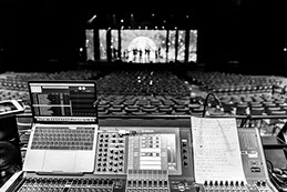 Diamond Dance The Musical - Backstage - scène, salle et console son